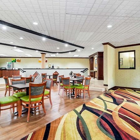 Quality Inn & Suites Florence Civic Center Bagian luar foto