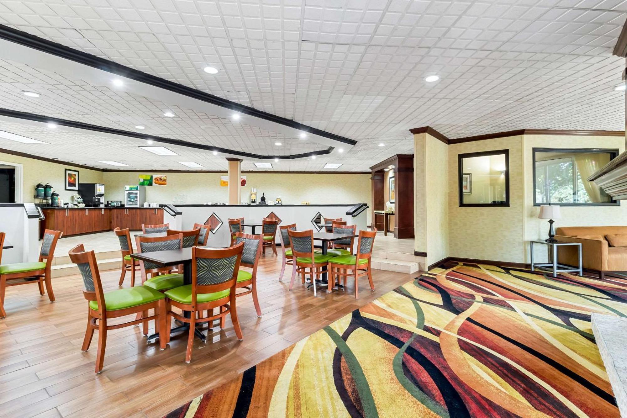 Quality Inn & Suites Florence Civic Center Bagian luar foto