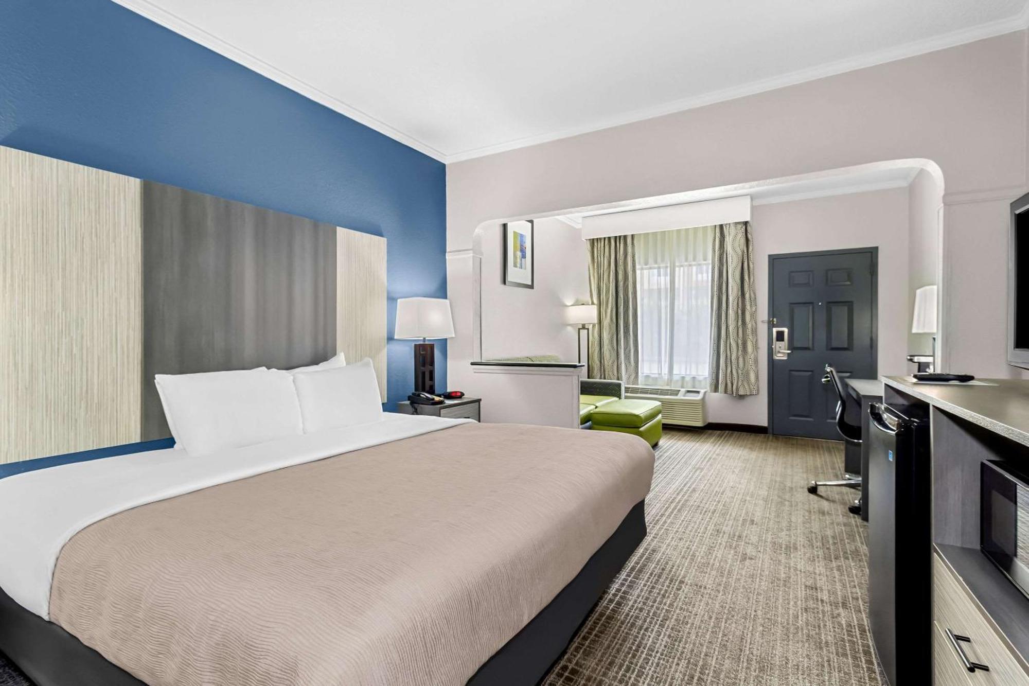 Quality Inn & Suites Florence Civic Center Bagian luar foto