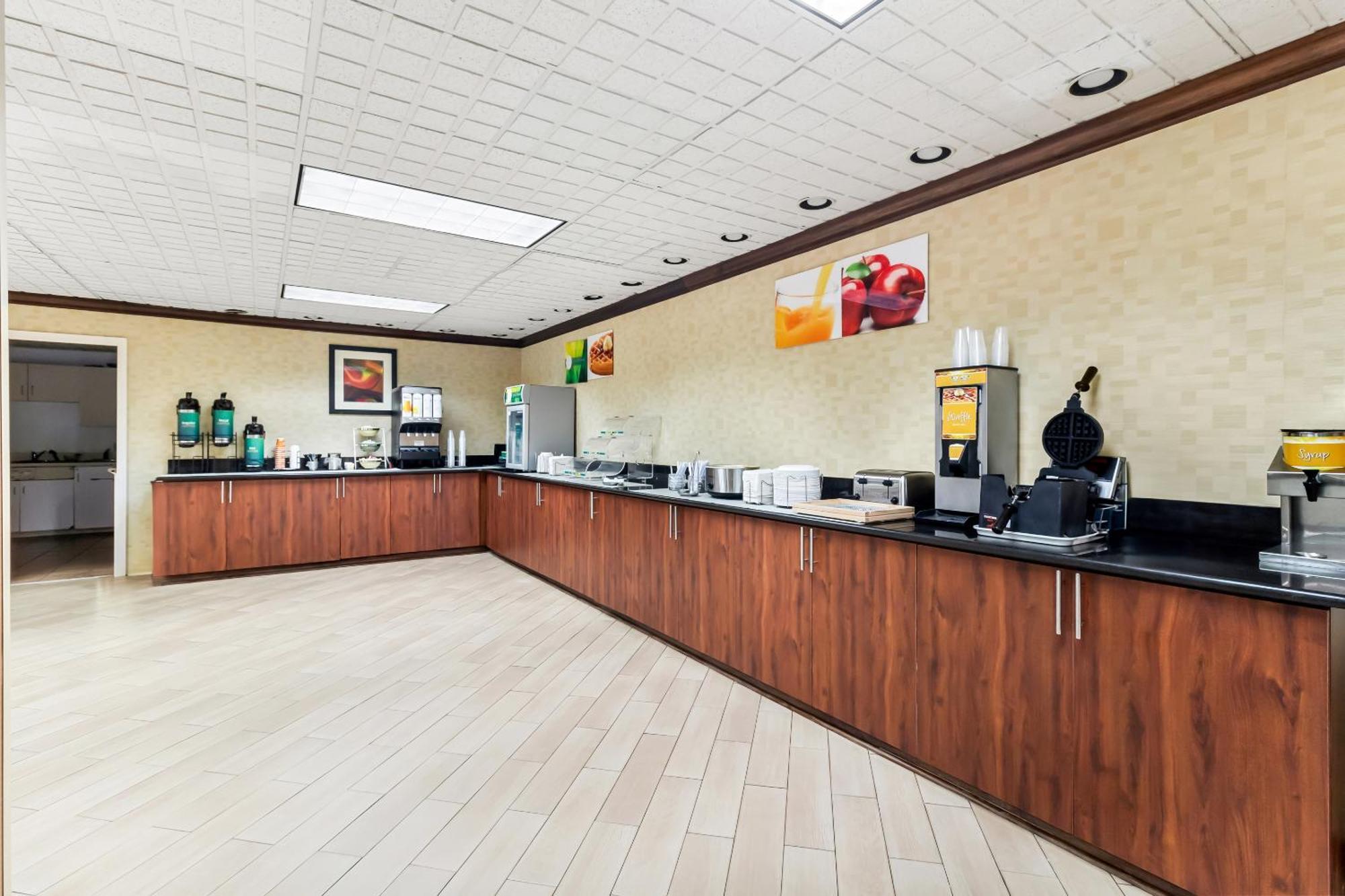 Quality Inn & Suites Florence Civic Center Bagian luar foto