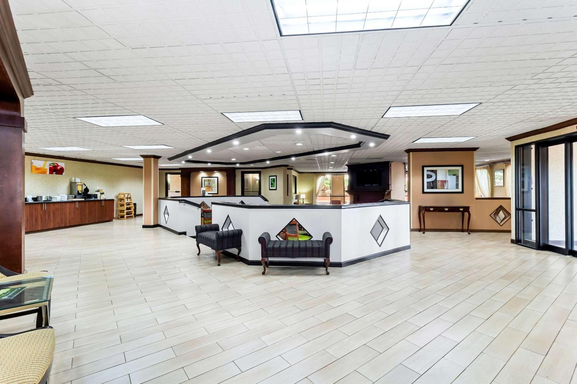 Quality Inn & Suites Florence Civic Center Bagian luar foto
