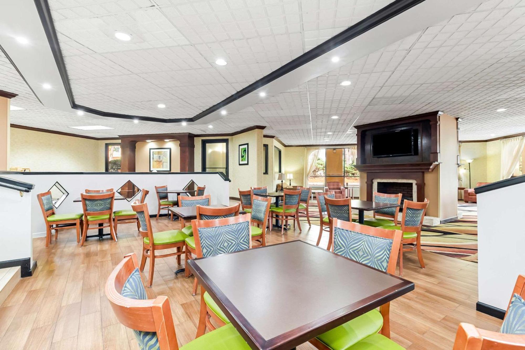 Quality Inn & Suites Florence Civic Center Bagian luar foto
