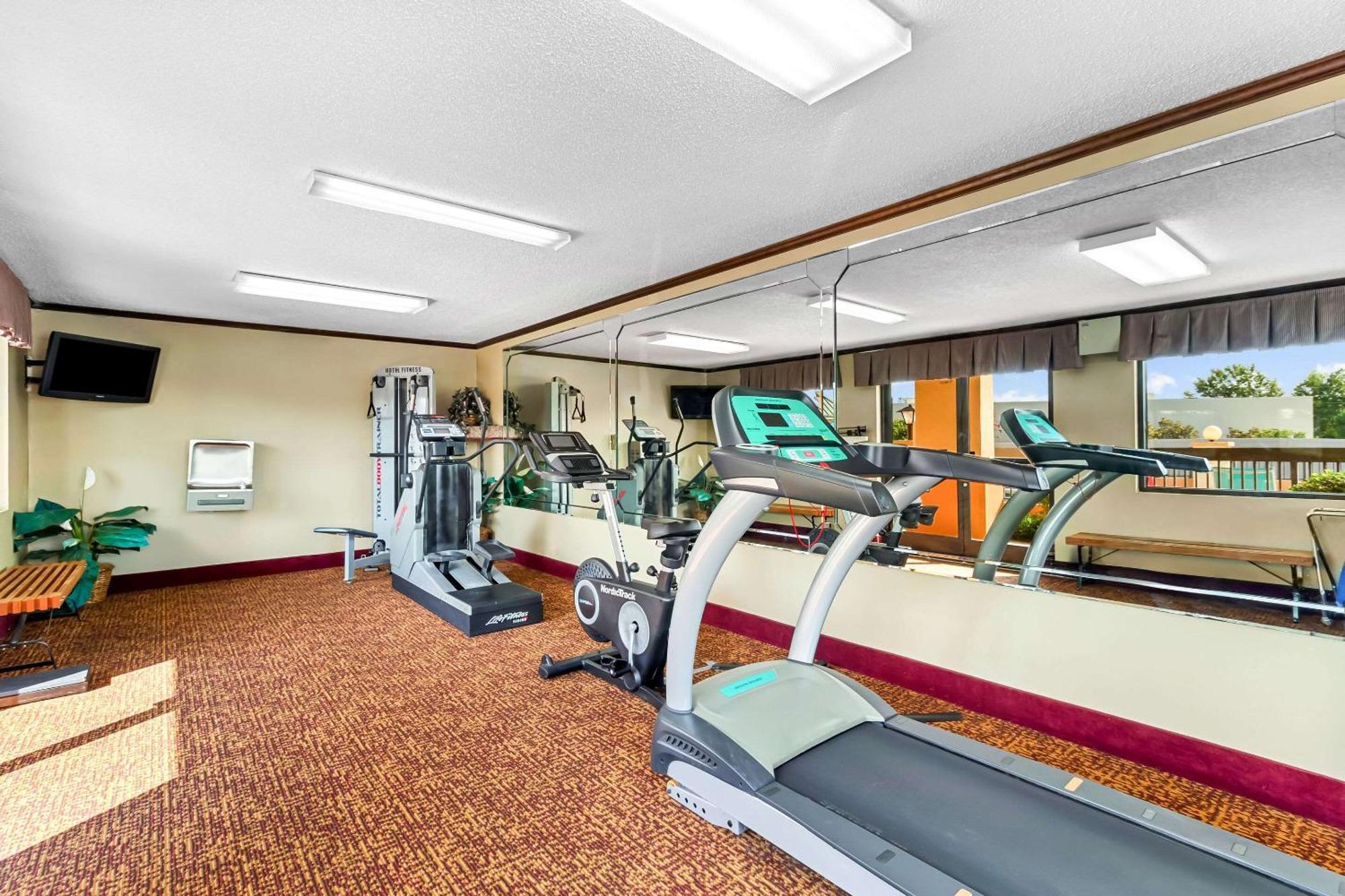 Quality Inn & Suites Florence Civic Center Bagian luar foto