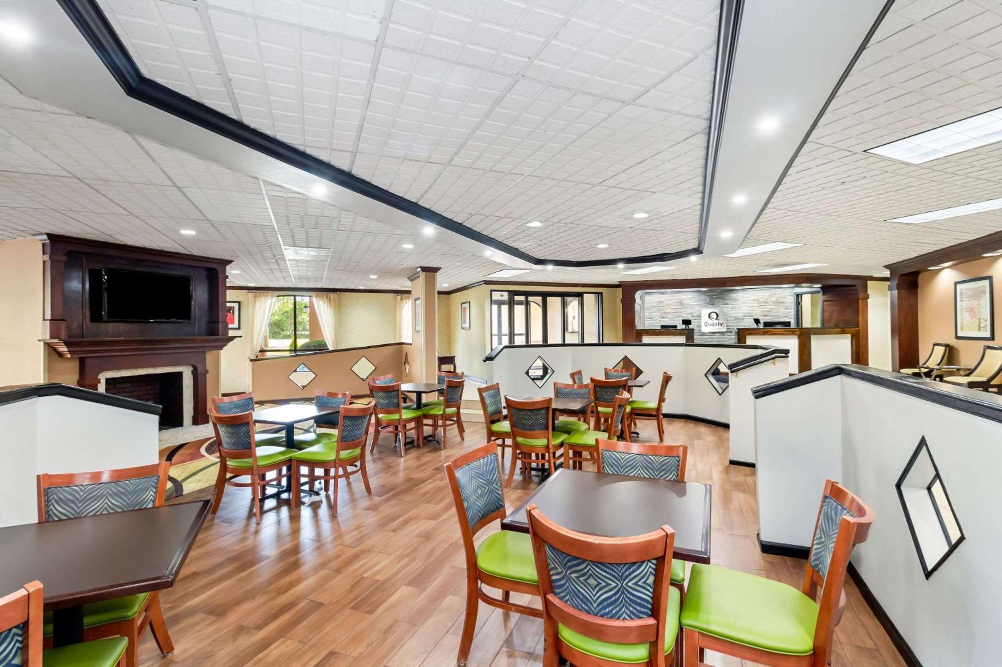 Quality Inn & Suites Florence Civic Center Bagian luar foto