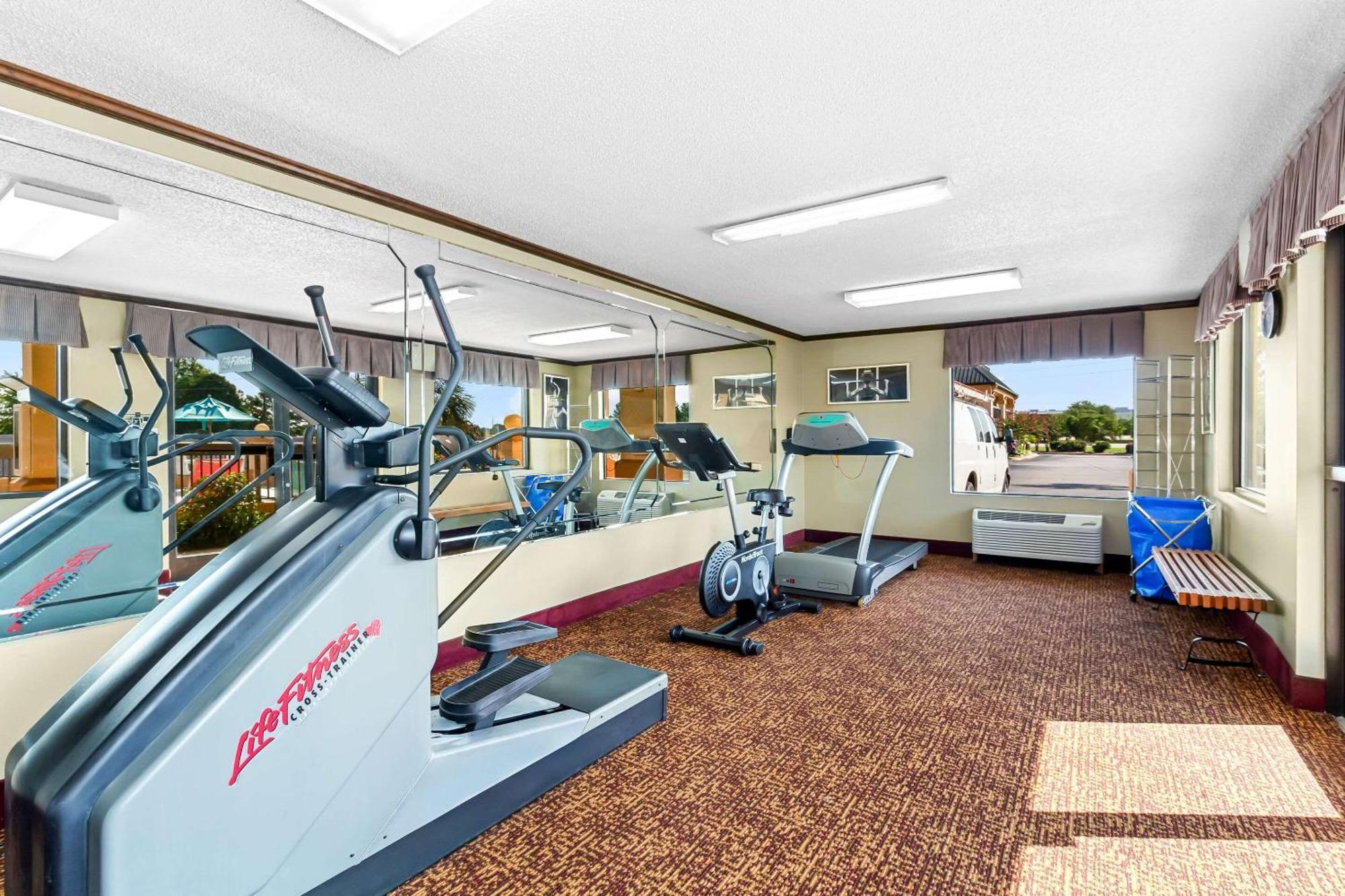 Quality Inn & Suites Florence Civic Center Bagian luar foto