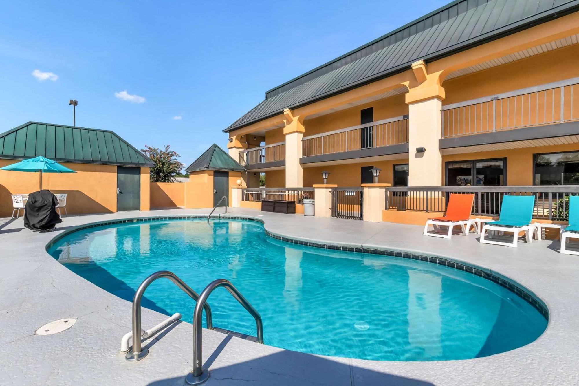 Quality Inn & Suites Florence Civic Center Bagian luar foto