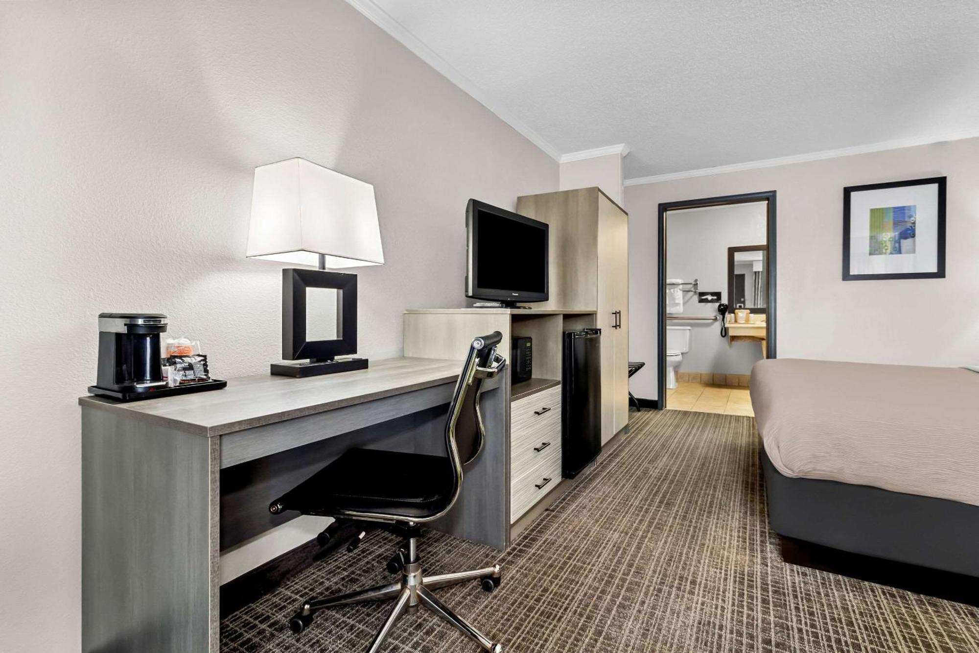 Quality Inn & Suites Florence Civic Center Bagian luar foto