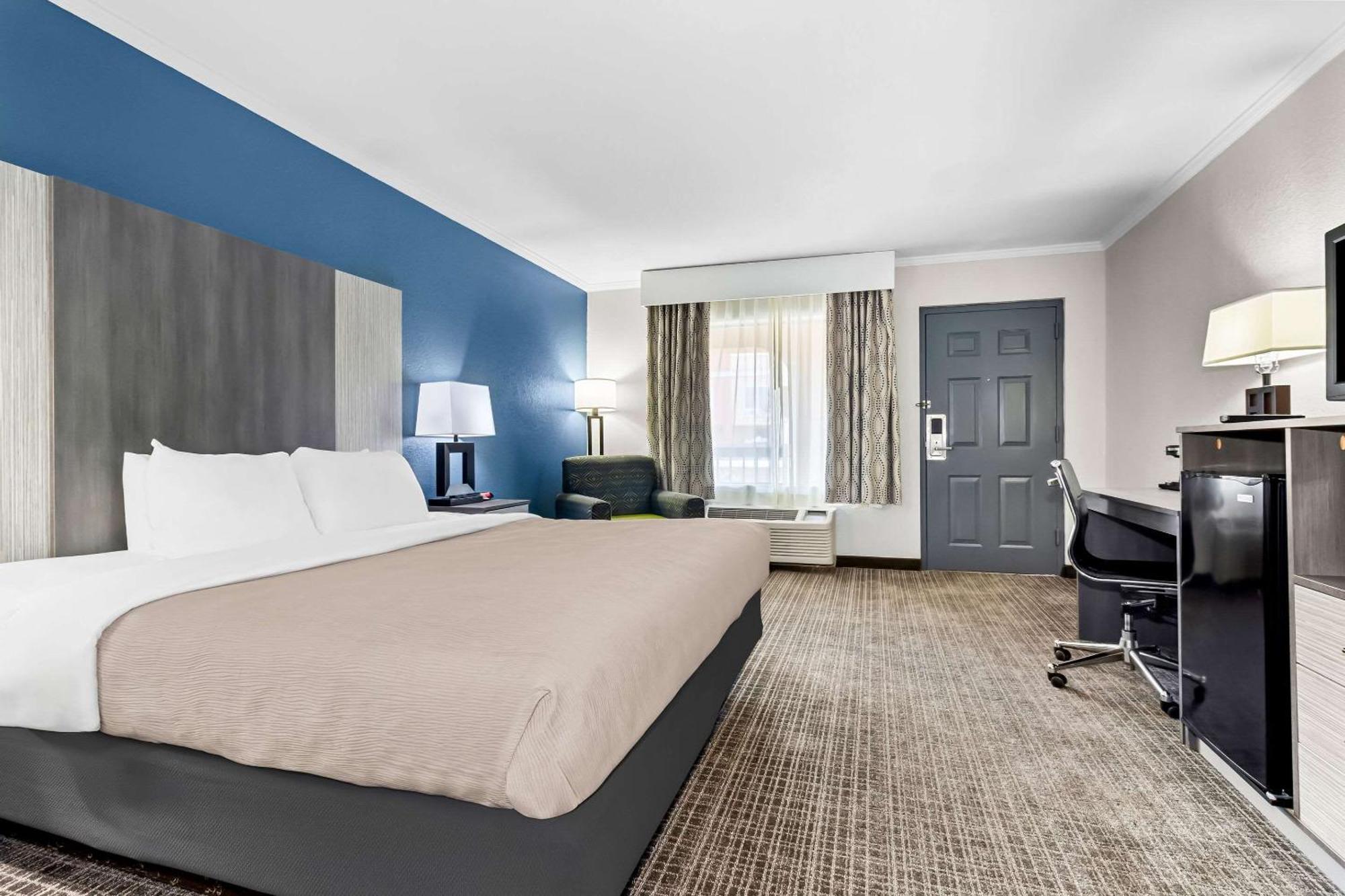 Quality Inn & Suites Florence Civic Center Bagian luar foto