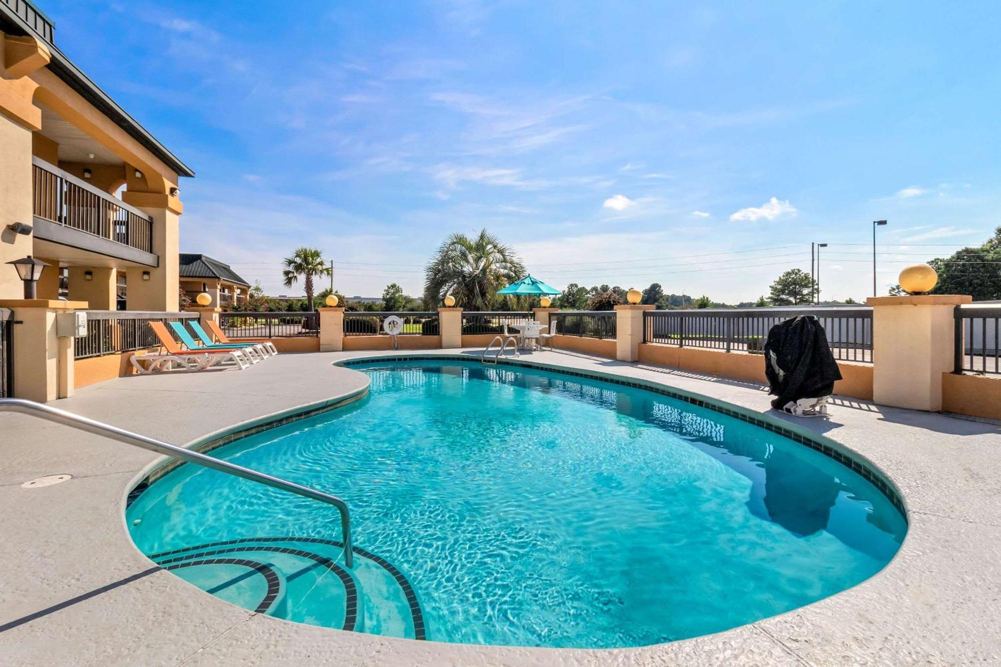 Quality Inn & Suites Florence Civic Center Bagian luar foto