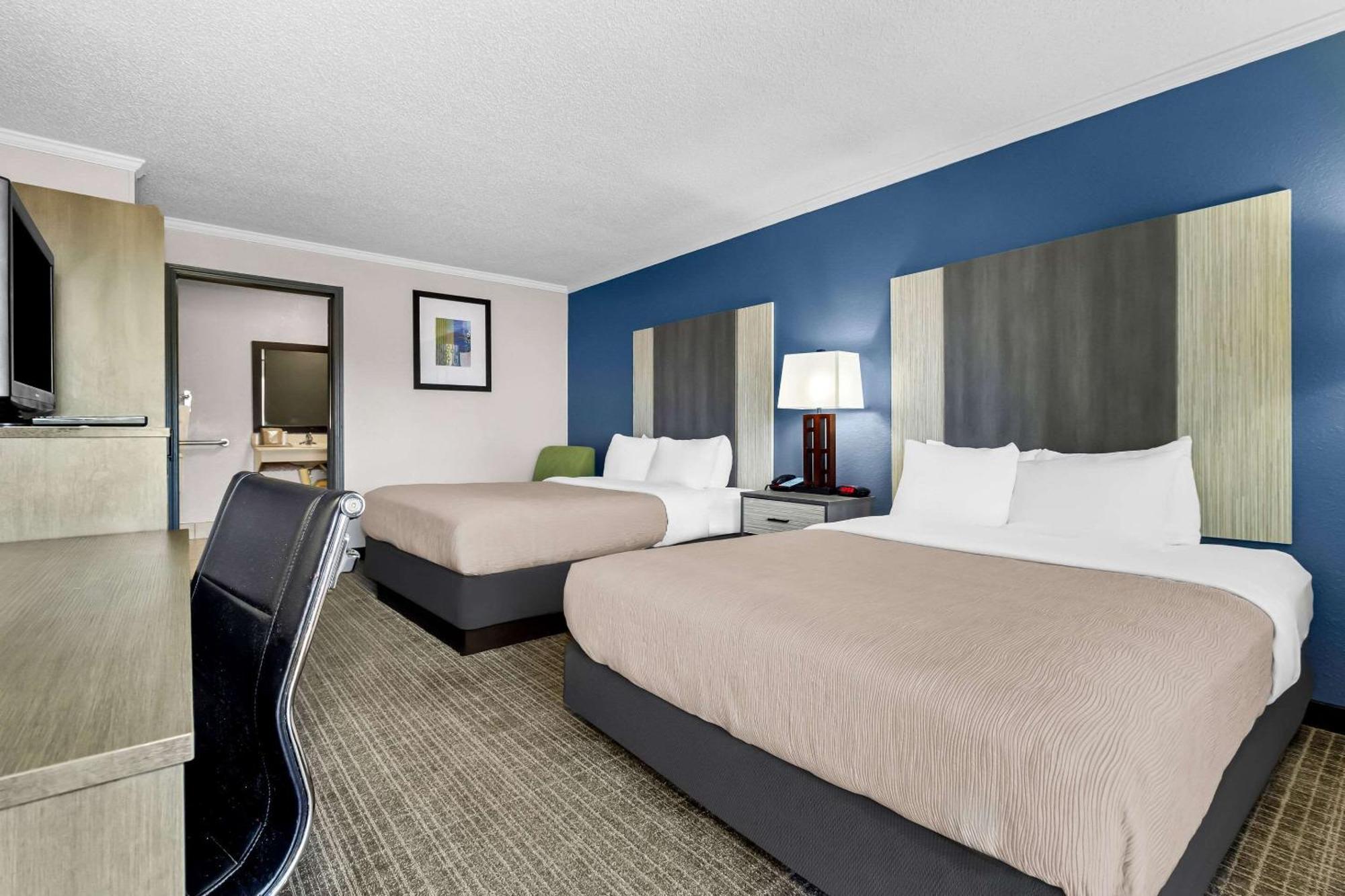 Quality Inn & Suites Florence Civic Center Bagian luar foto