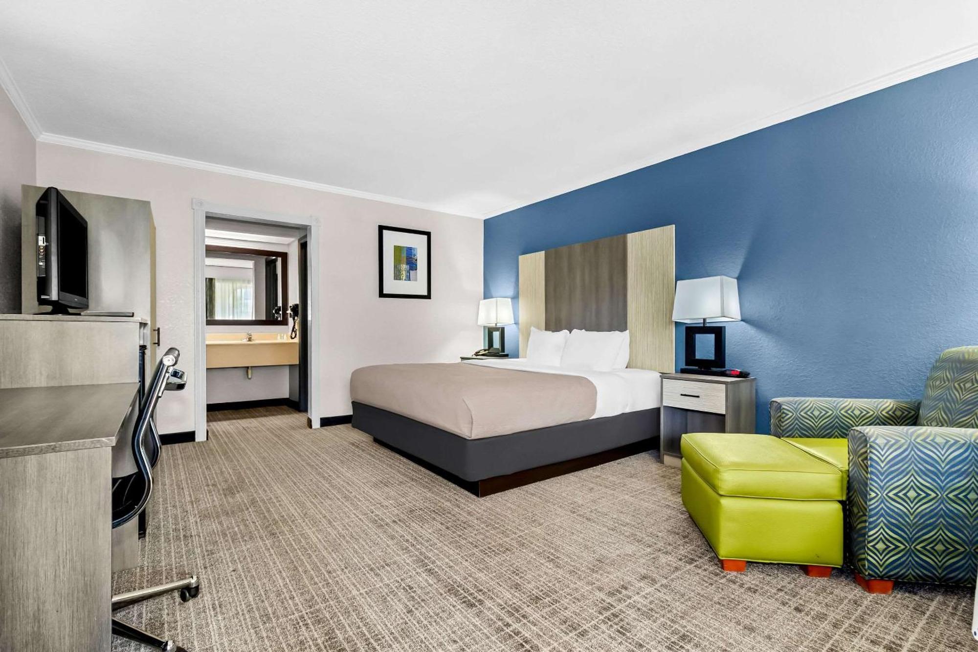 Quality Inn & Suites Florence Civic Center Bagian luar foto