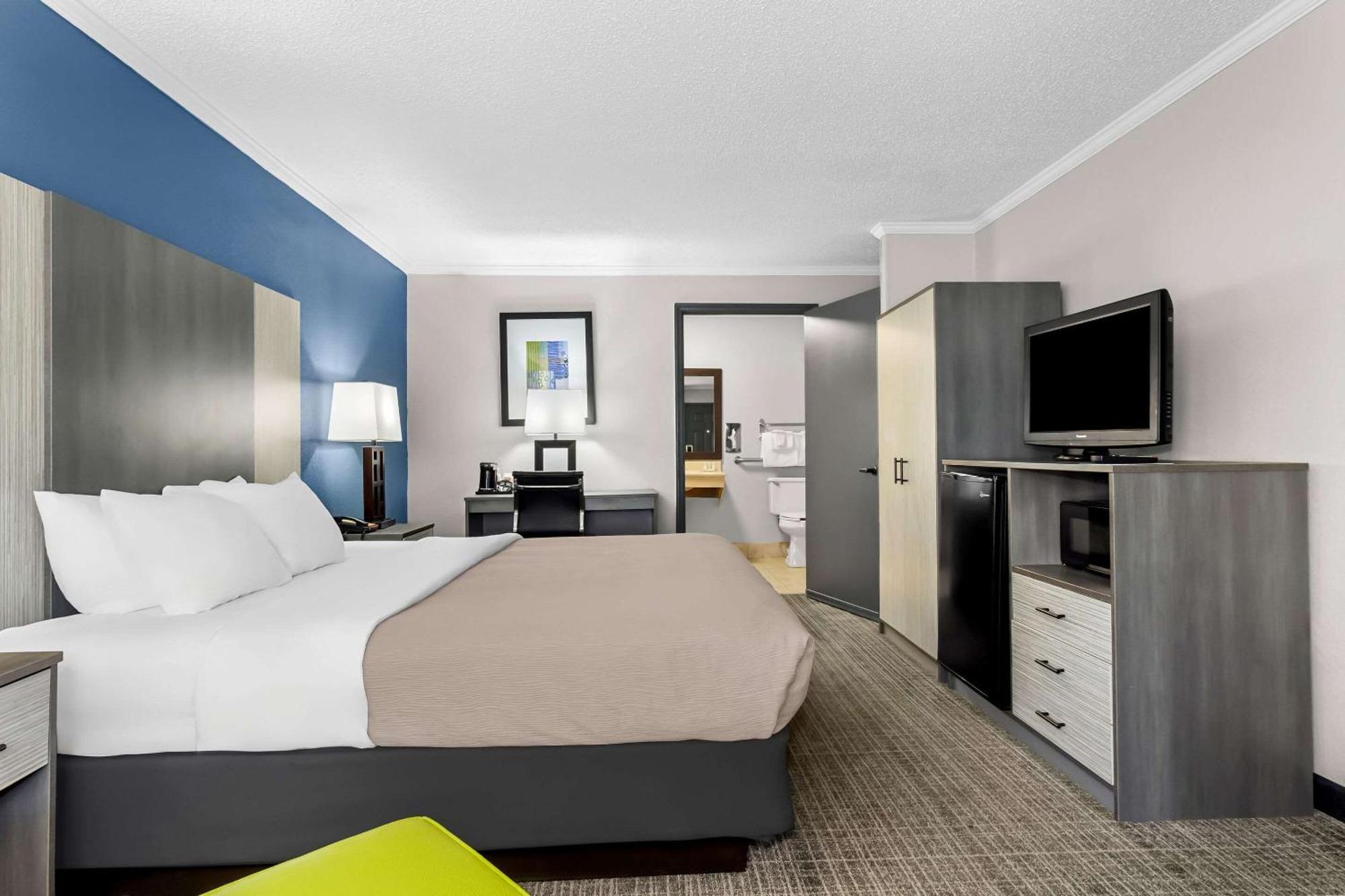 Quality Inn & Suites Florence Civic Center Bagian luar foto