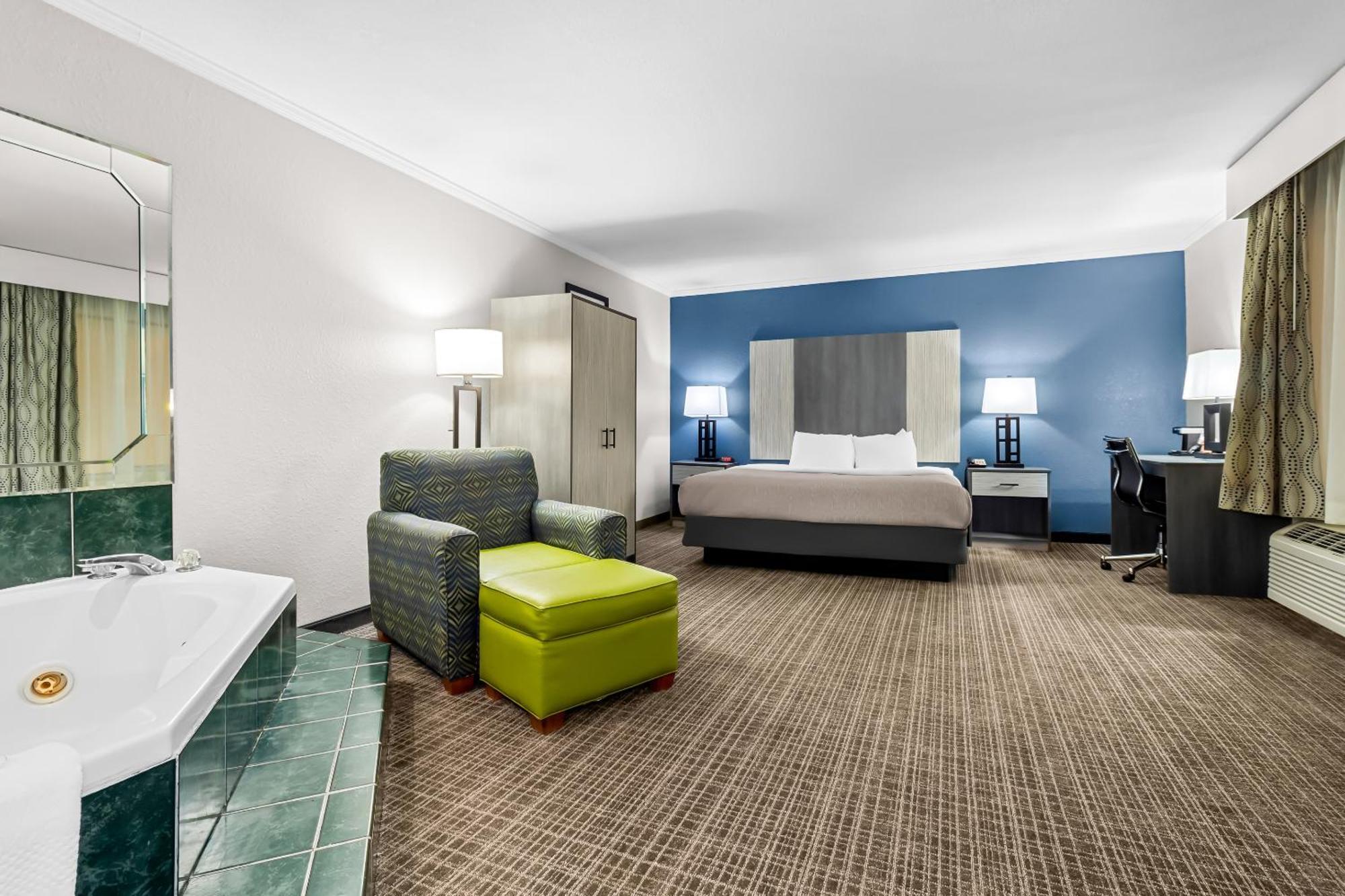 Quality Inn & Suites Florence Civic Center Bagian luar foto