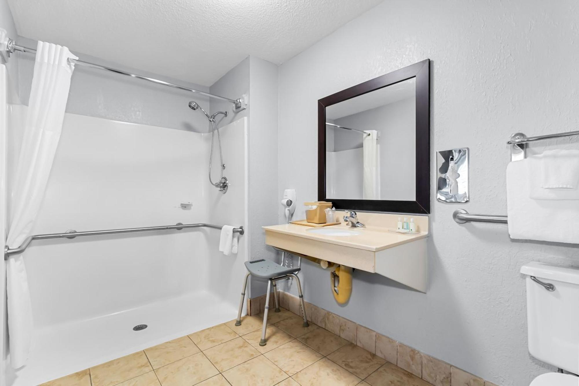 Quality Inn & Suites Florence Civic Center Bagian luar foto