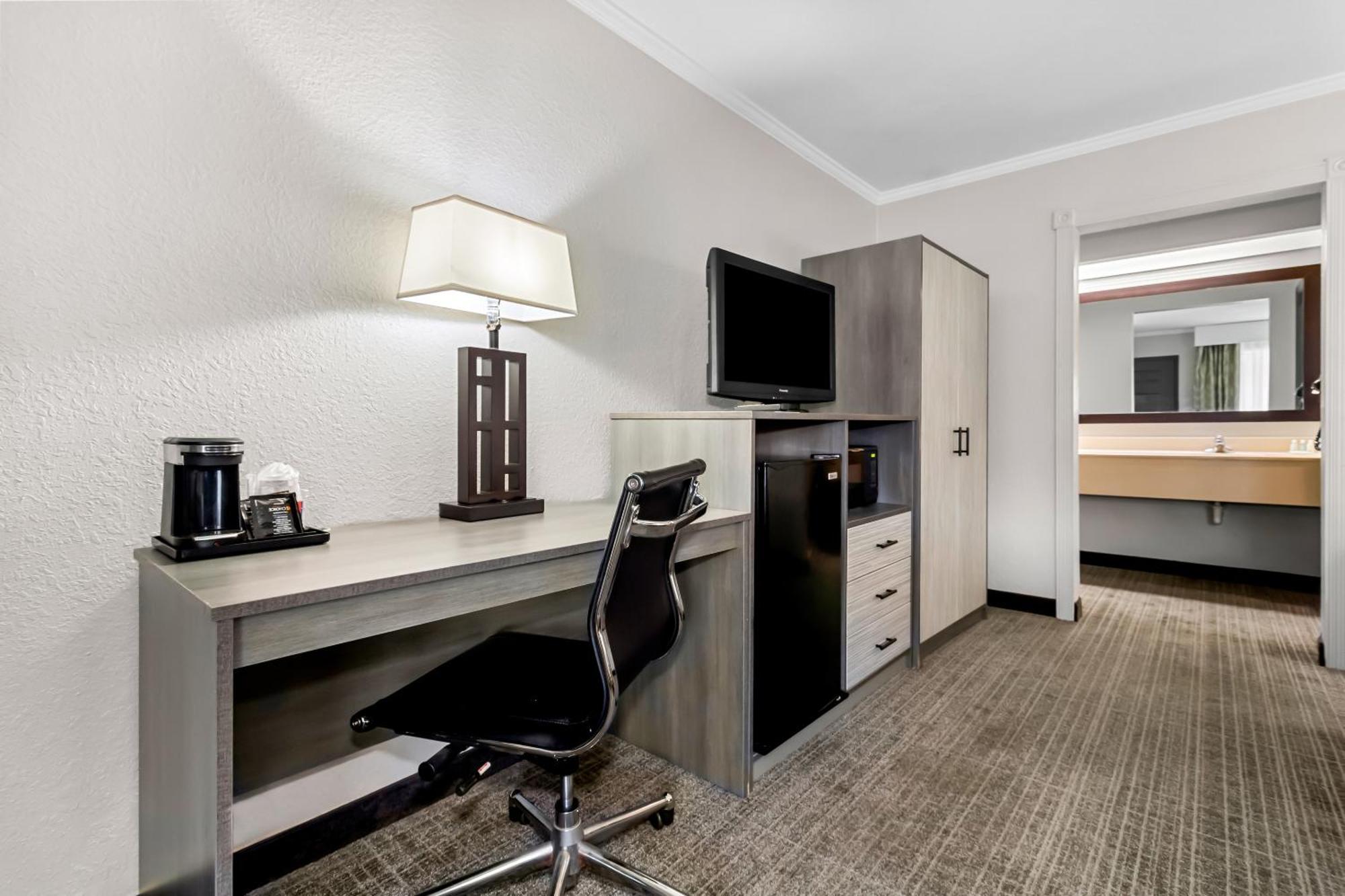 Quality Inn & Suites Florence Civic Center Bagian luar foto