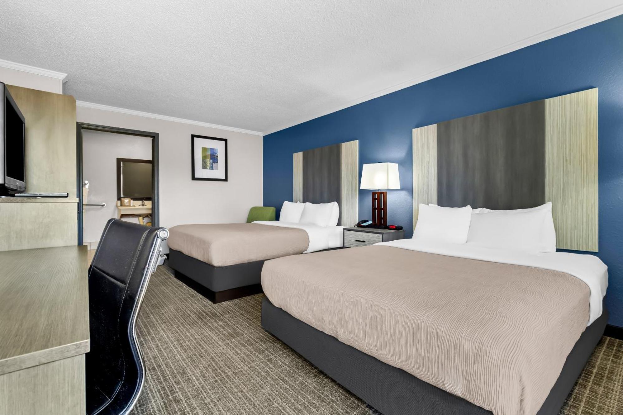 Quality Inn & Suites Florence Civic Center Bagian luar foto