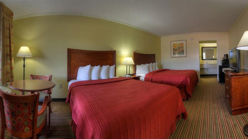 Quality Inn & Suites Florence Civic Center Bagian luar foto