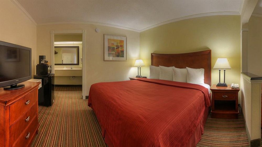 Quality Inn & Suites Florence Civic Center Bagian luar foto
