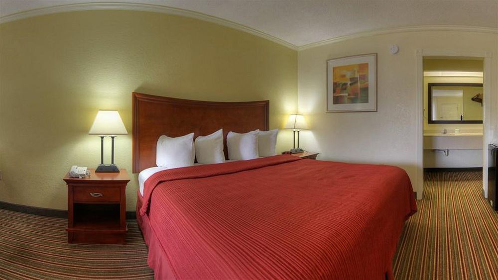 Quality Inn & Suites Florence Civic Center Bagian luar foto