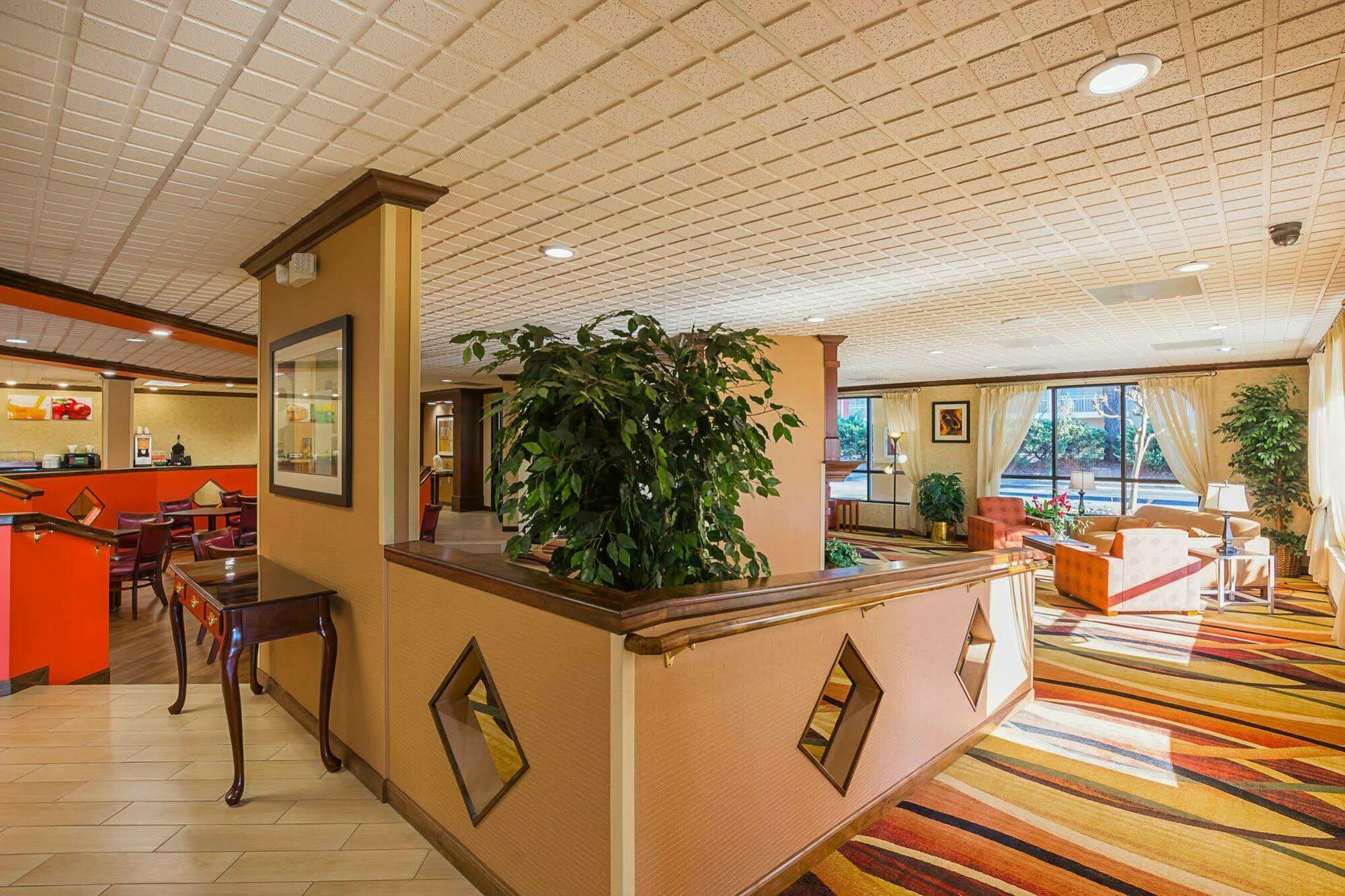 Quality Inn & Suites Florence Civic Center Bagian luar foto