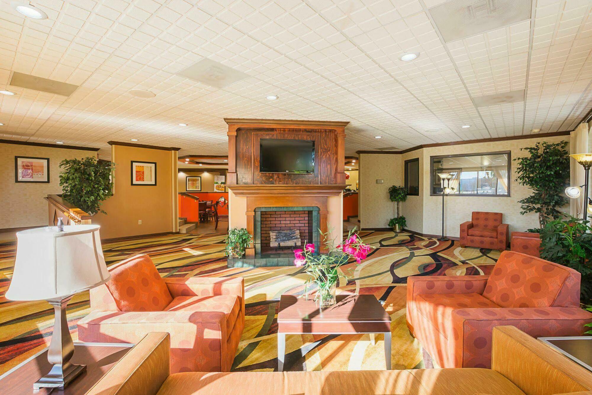 Quality Inn & Suites Florence Civic Center Bagian luar foto